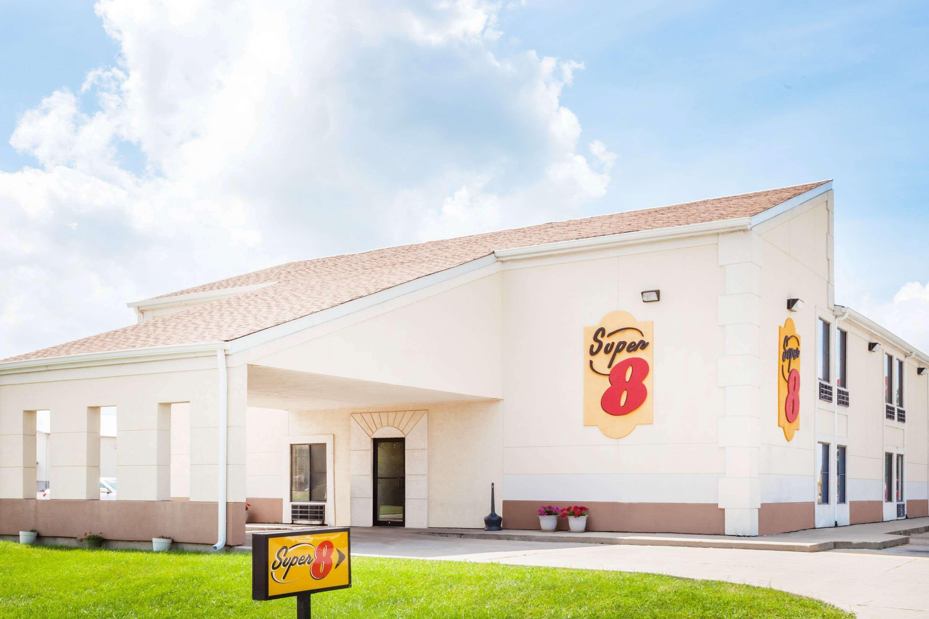 Super 8 By Wyndham Lincoln Hotell Exteriör bild